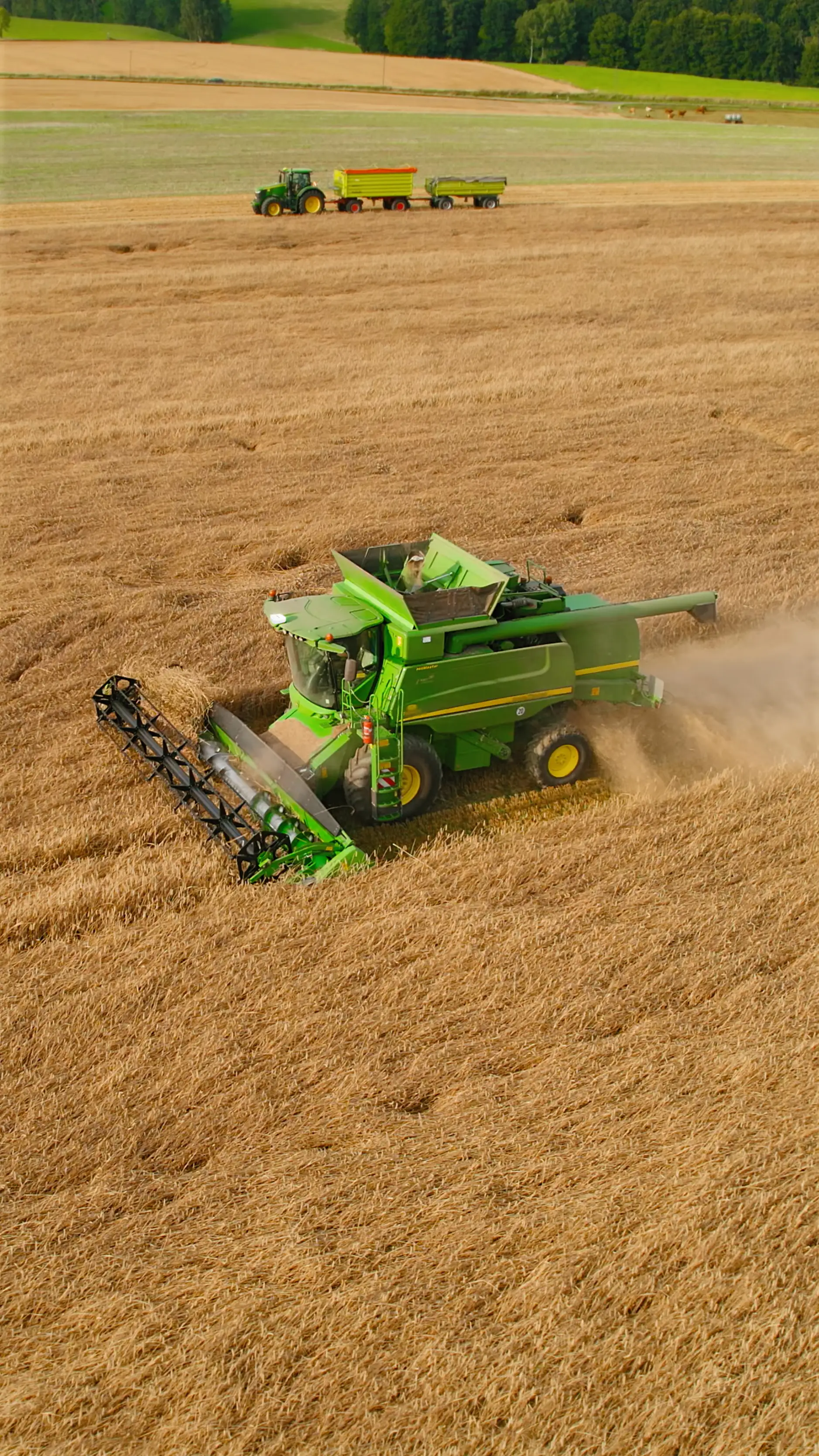 Mähdrescher im Feldeinsatz mit RTK-Spurführung